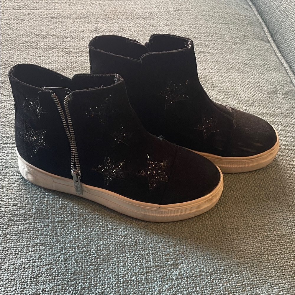 Black Star Pattern Ankle Boots